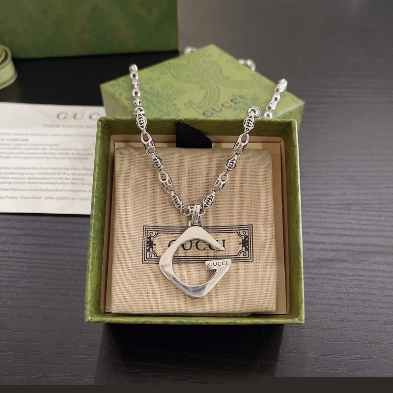 G*u*i necklaces